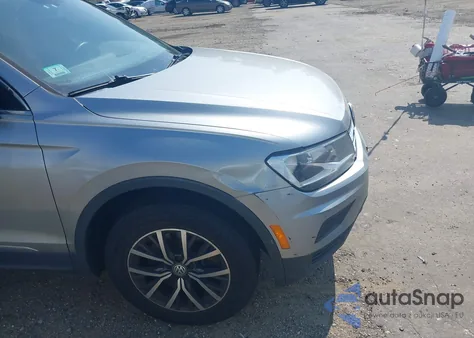 2020 Volkswagen Tiguan 2.0T Se/2.0T Se R-Line Black/2.0T Sel z USA, uszkodzony, nr VIN 3VV2B7AX8LM037131